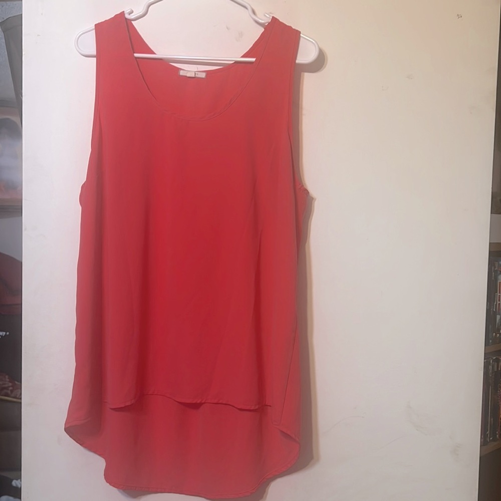 Blouse with a dip in the back